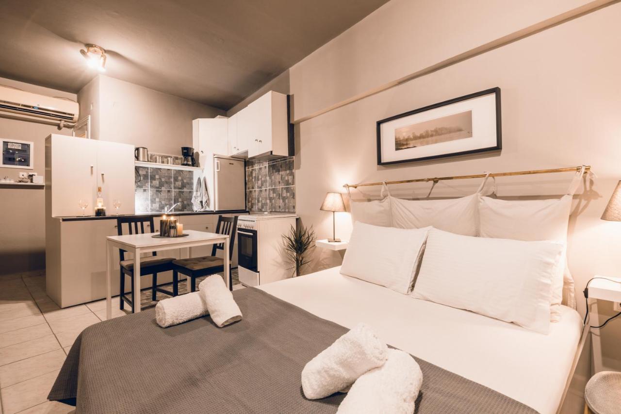 Acrolights By Night Apartment Атина Екстериор снимка