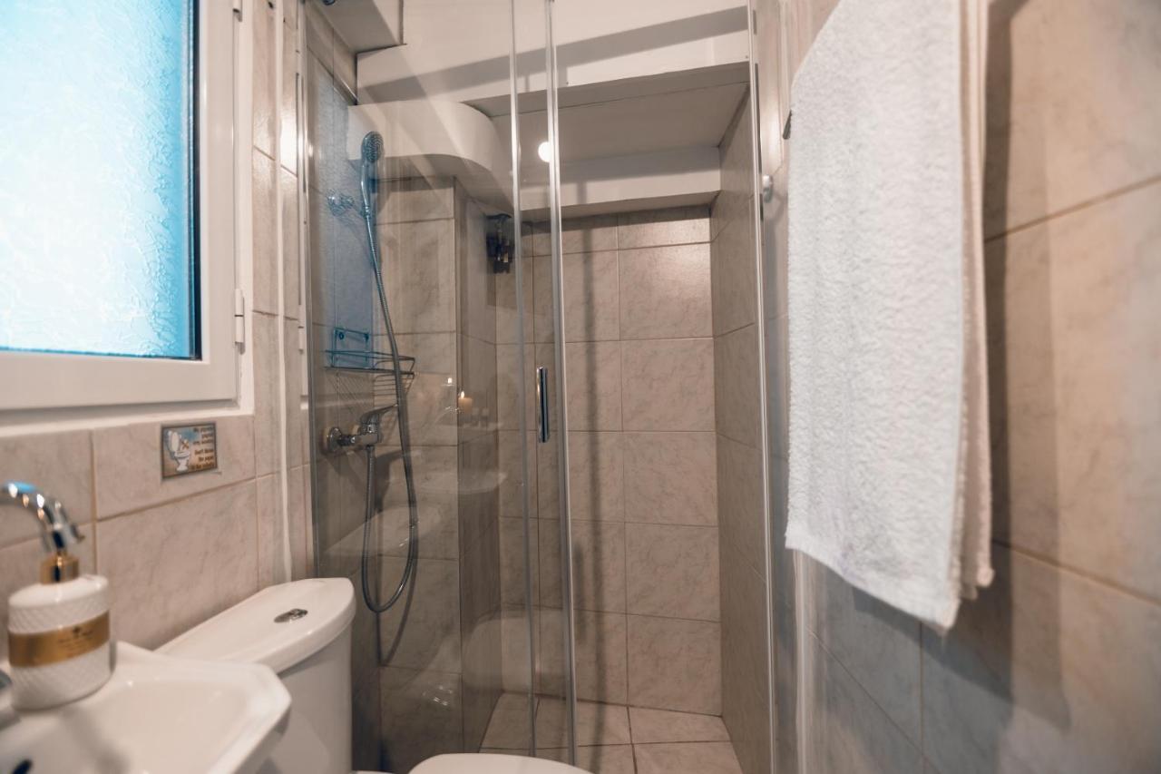 Acrolights By Night Apartment Атина Екстериор снимка
